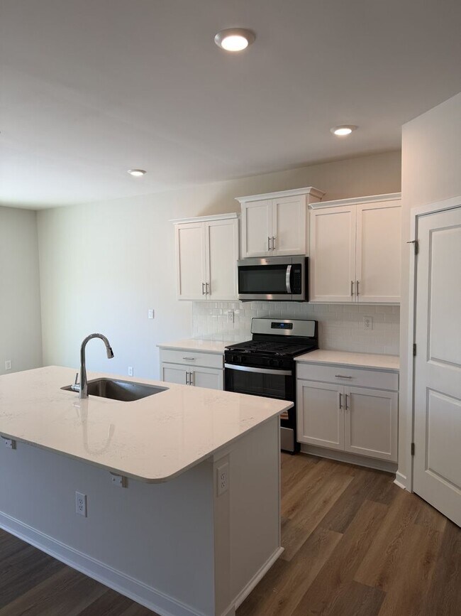 Foto del edificio - New Construction 5BR/3BA Home in Gastonia!