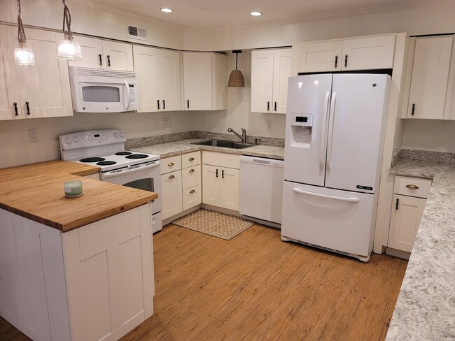 Building Photo - 402 Duck Hunter Ct