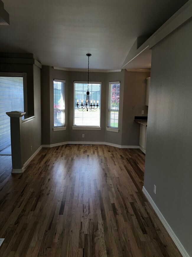 Building Photo - 951 N Scrivner Way
