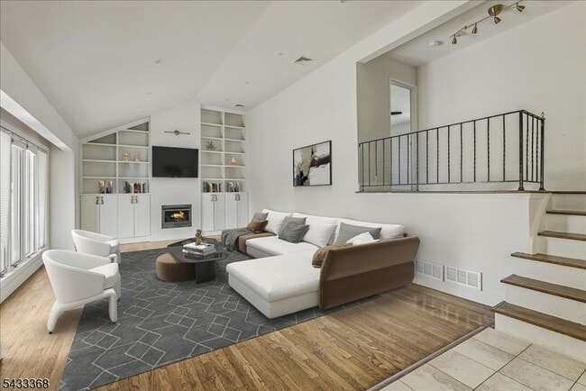 Building Photo - 32 Brantwood Pl
