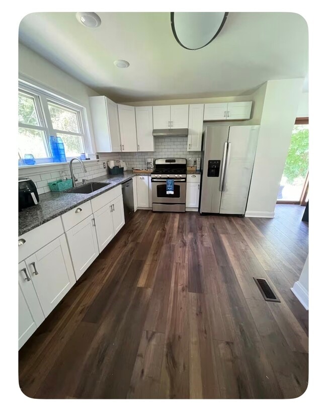Kitchen - 46 Seneca Rd