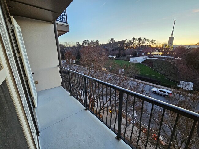 Building Photo - 900 Abernathy Rd NE