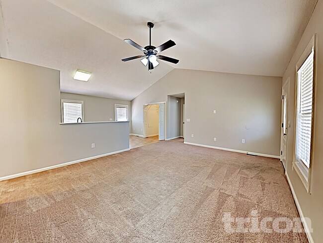 Foto del edificio - 923 Loch Lomond Cir