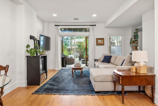 Foto del edificio - 509 E 8th St