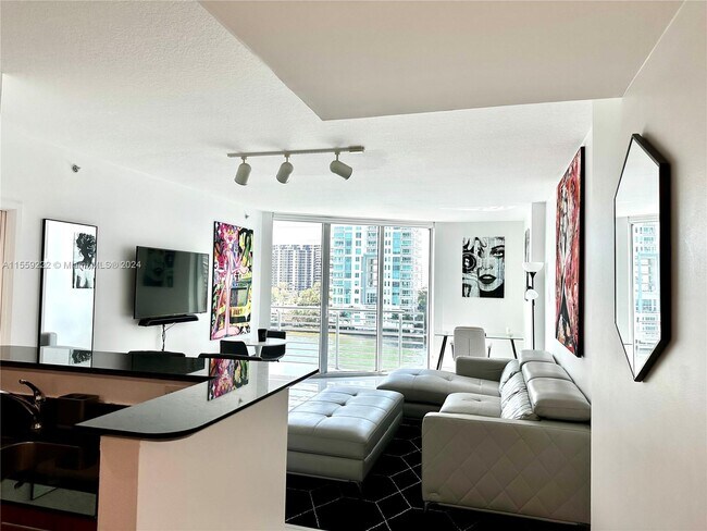 Foto del edificio - 325 S Biscayne Blvd