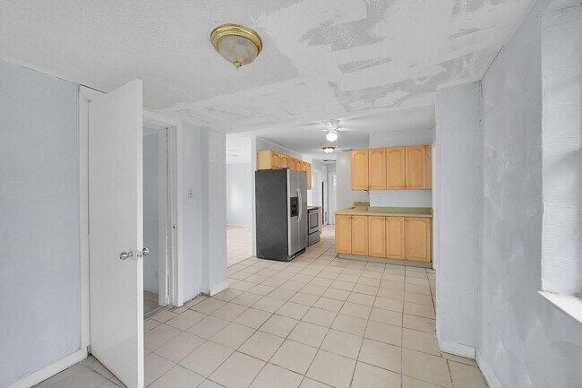 Foto del edificio - 1645 W 31st St