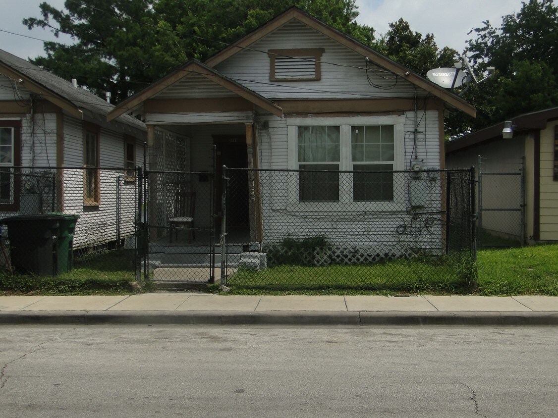 Building Photo - 2719 Canfield St
