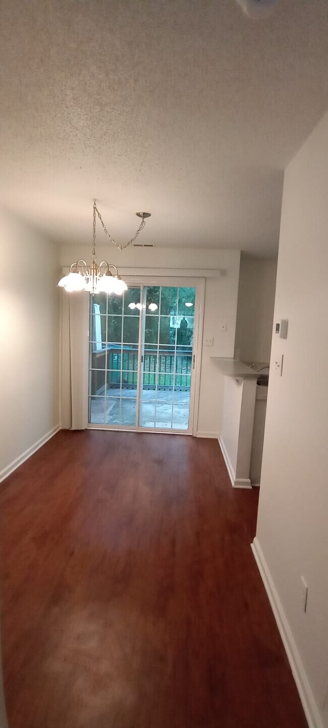 Foto del edificio - 6121 Windsor Gate Ln