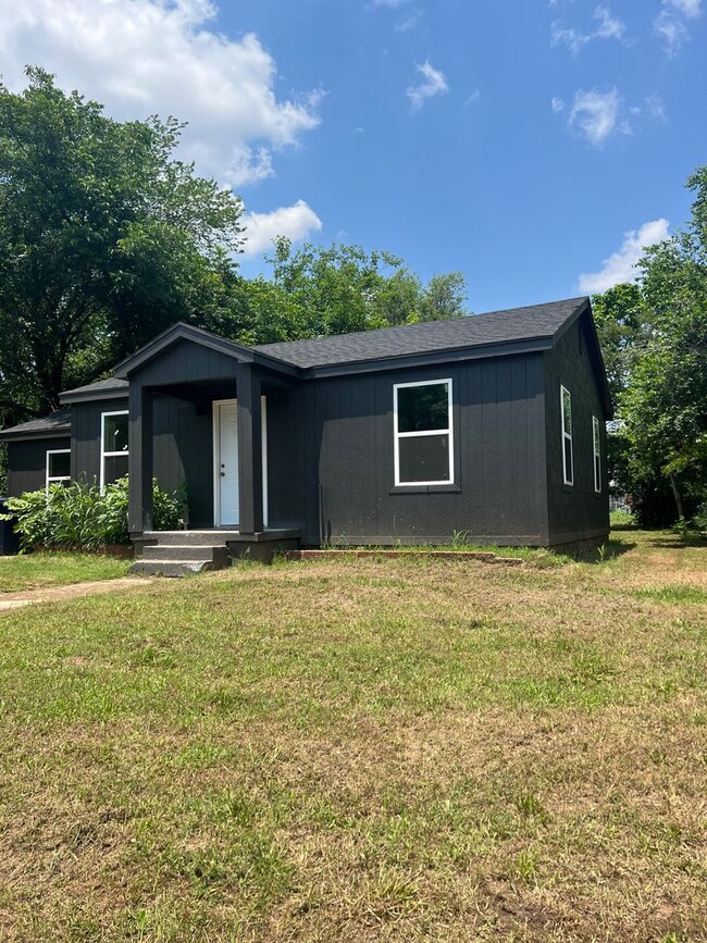 Building Photo - Black house on a hill