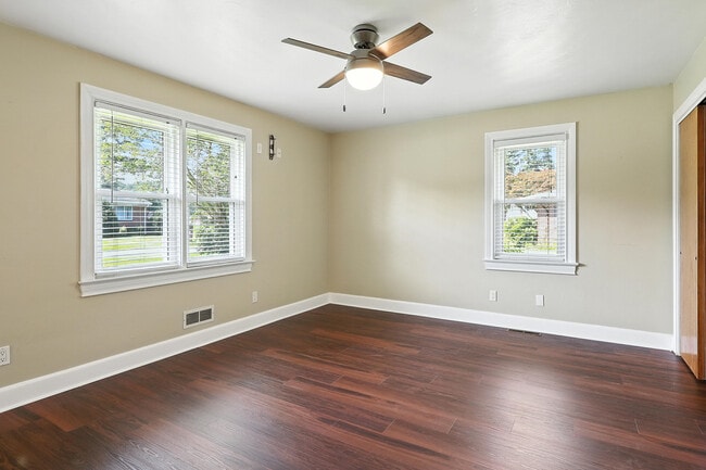 Building Photo - 5105 Sweetbriar Cir