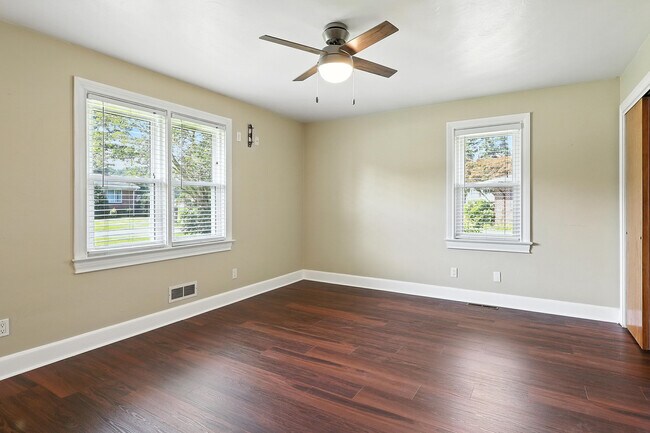 Foto del edificio - 5105 Sweetbriar Cir