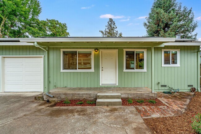 Building Photo - 310 Boyce St