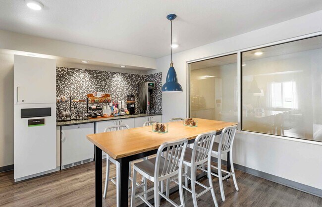 Building Photo - Furnished Studio-Denver - Centennial