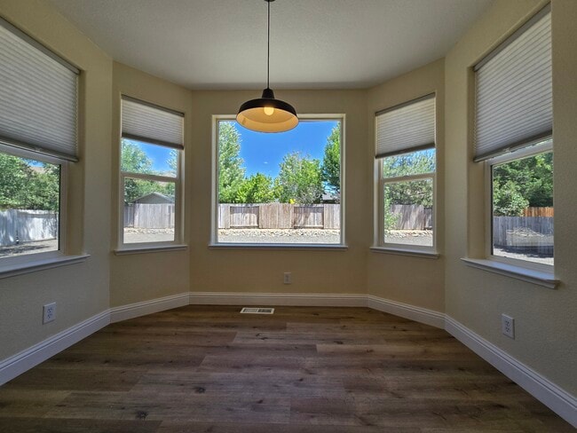 Building Photo - 2987 San Mateo Ln
