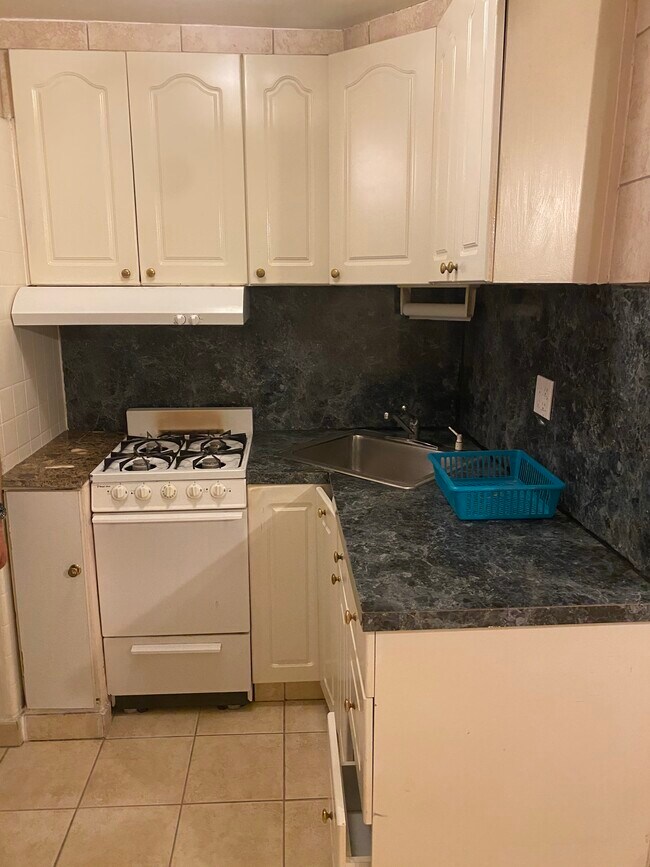 kitchen - 2002 W 11th St