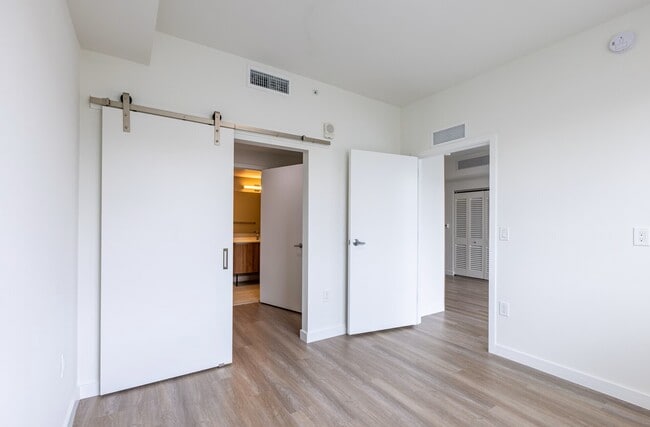Building Photo - 375 N Biscayne River Dr