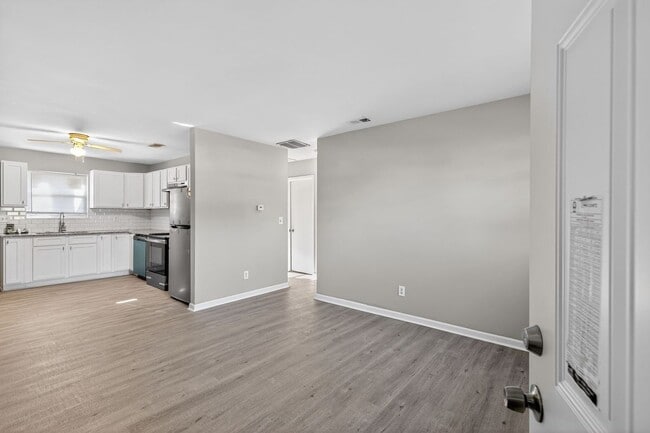 Building Photo - 7 Roper Dr