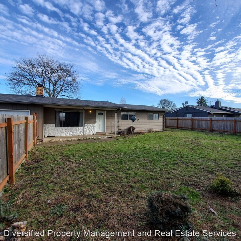 Foto principal - 3 br, 1.5 bath House - 34675 Hwy 99E