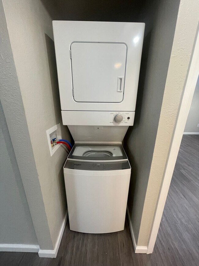 Foto del edificio - 6319-6321 N Stevens St