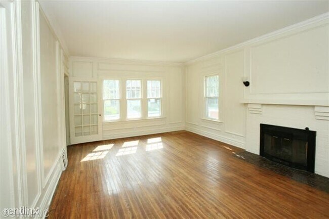Building Photo - 3 br, 1.5 bath House - 747 Stuart Ave
