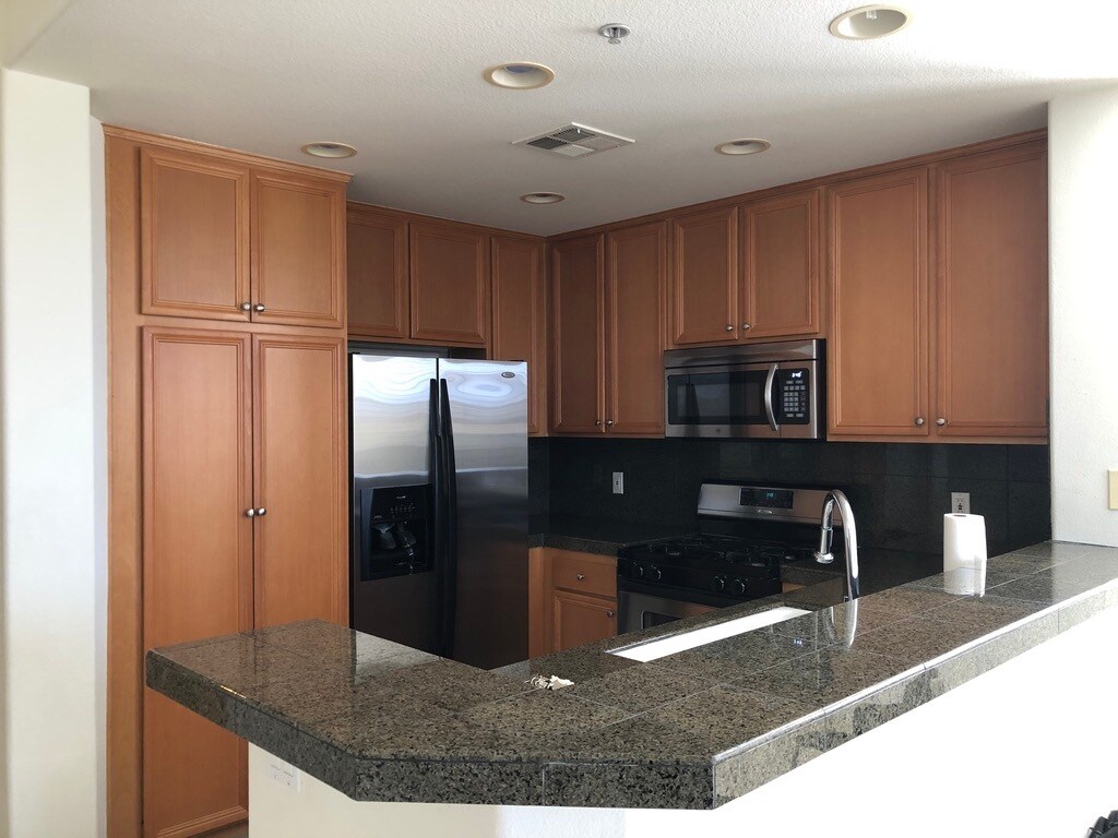 Modern Kitchen - w/SS Appliances - 13075 Pacific Promenade