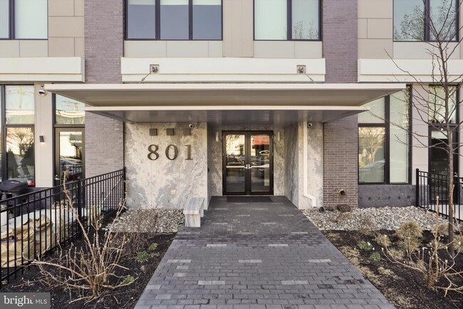 Building Photo - 801 N Fairfax St
