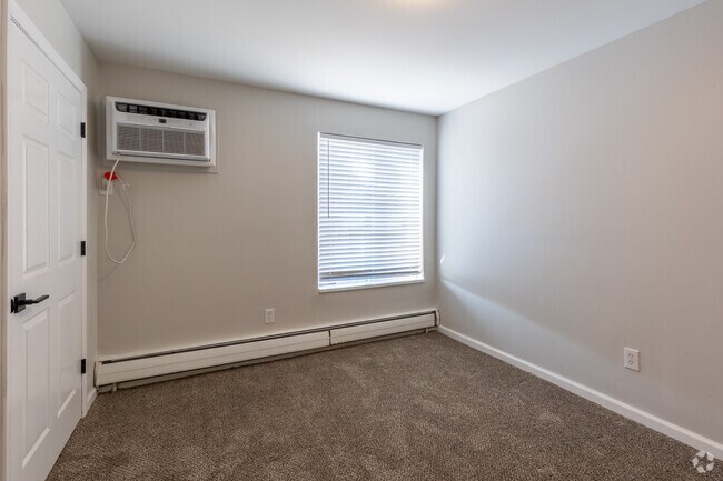 2BR, 1BA - 985SF - Second Bedroom - The Park on 13 Apartments - Royal Oak, MI