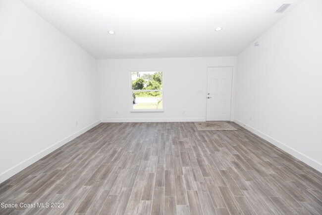 Foto del edificio - 906 Armstrong Rd SE