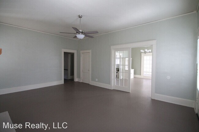 Building Photo - 3 br, 2 bath House - 647 East Main Street
