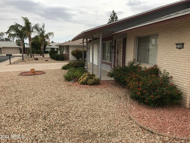 Building Photo - 17406 N Cottonwood Dr