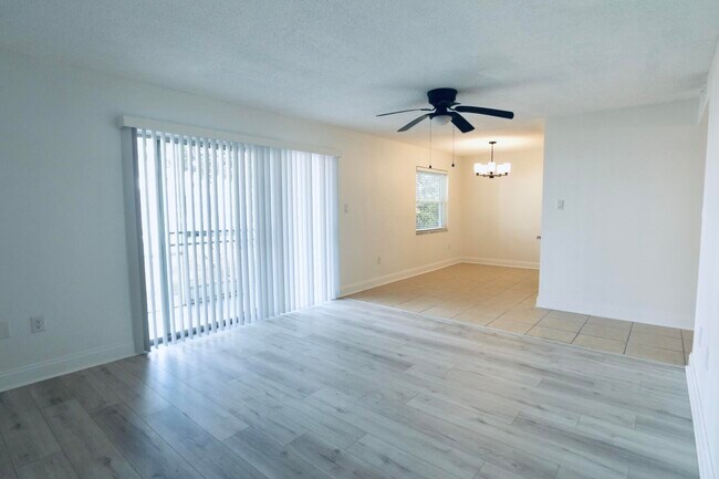 Foto del edificio - 229 S McMullen Booth Rd