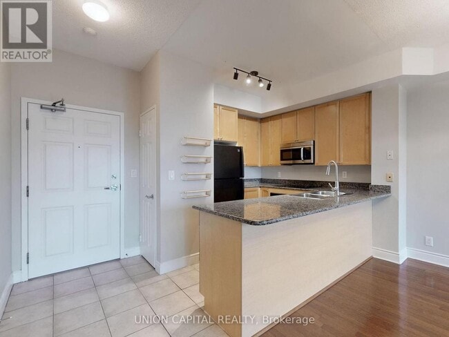 Photo du bâtiment - 245 Davisville Ave