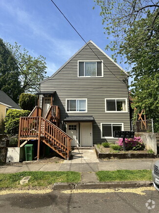 Building Photo - 3625 SE Taylor St