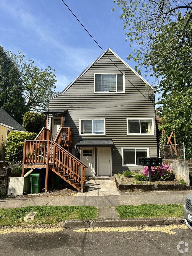 Building Photo - 3625 SE Taylor St