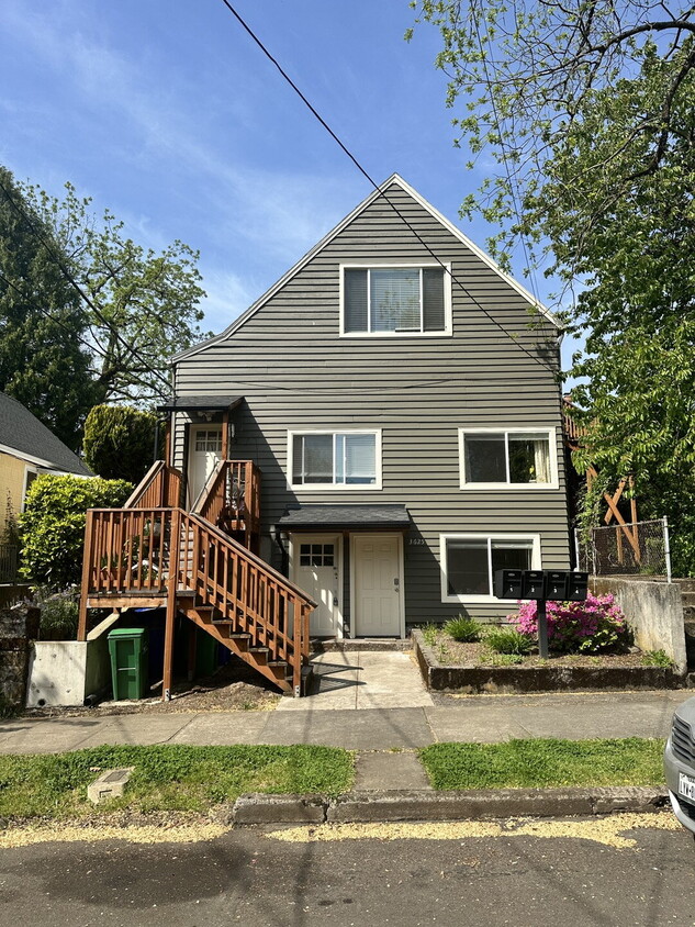 Primary Photo - Large 1 Bedroom with Bonus Room/Office in ...