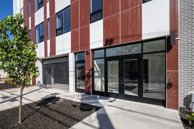 Foto del edificio - 130 Ellis Ave