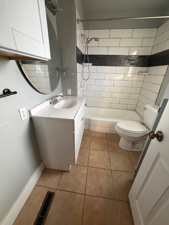 Foto del edificio - 327 N 400 W