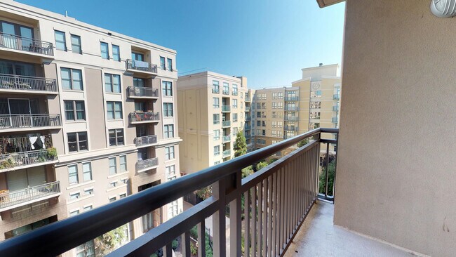 Foto del edificio - Gateway Plaza in Center City Condo with La...
