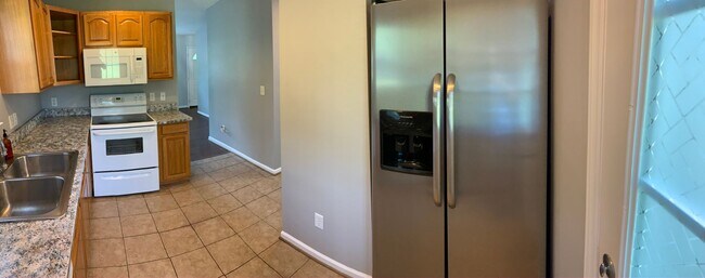 Foto del edificio - Rental Available in Wilshire Woods! All La...