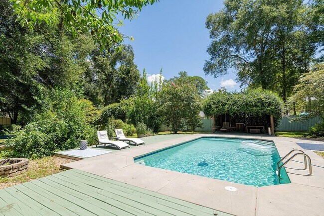 Foto del edificio - 3276 Shannon Lakes Dr N