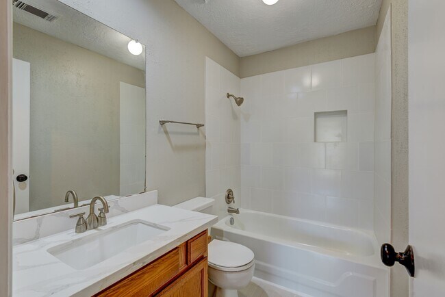 Foto del edificio - 412 Meadowpoint Dr