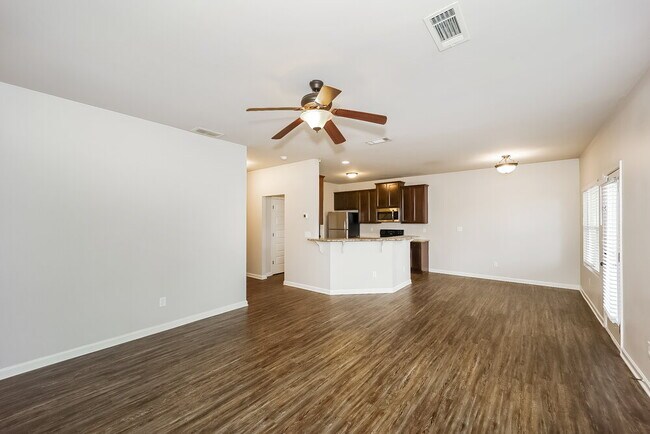 Foto del edificio - 1847 Simmons Ln