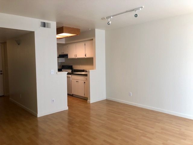 Building Photo - Windmill Circle Townhome