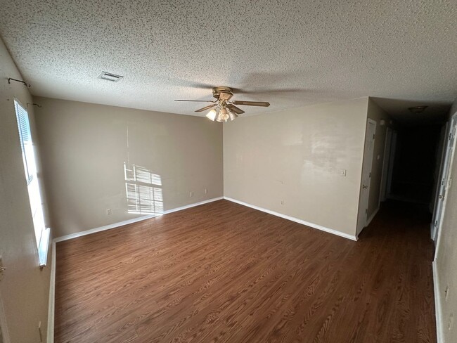 Building Photo - 47 Lynnwood