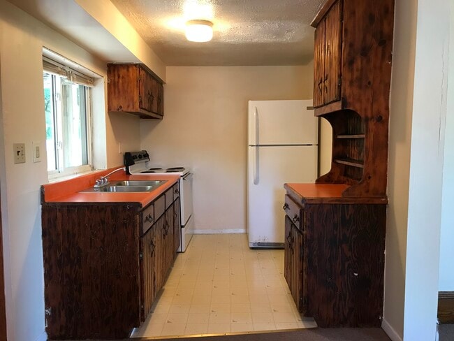 Building Photo - 187 N Fairview St