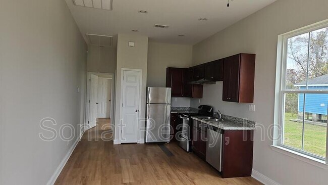 Building Photo - 2237 Jourdan Ave