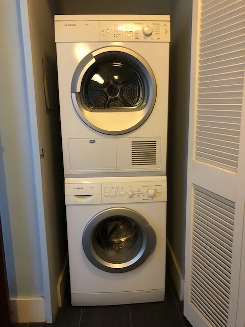 In Unit Washer/Dryer - 460 S Spring St
