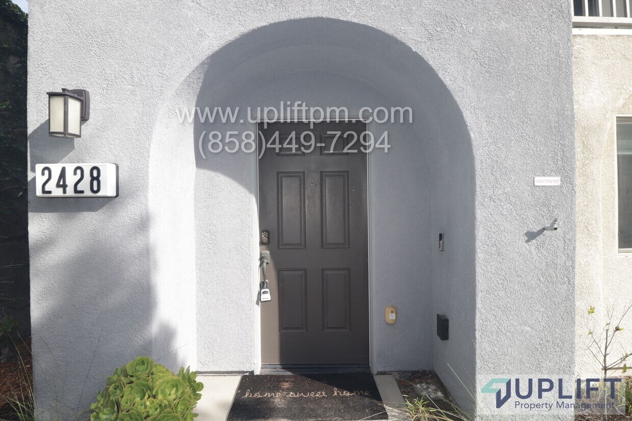 Foto del edificio - Spacious 4-bedroom, 4-bath Condo - More Photos Coming Soon