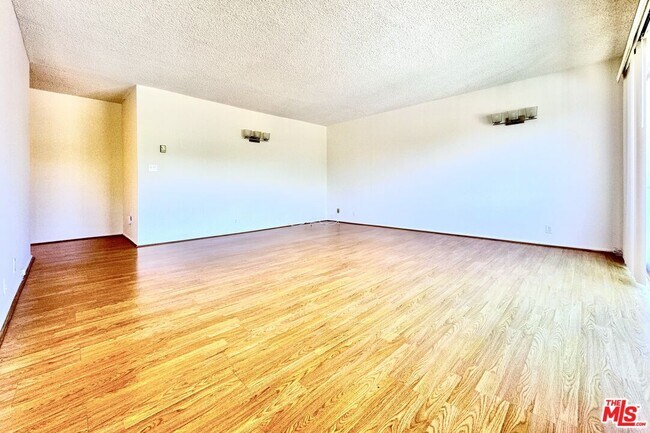 Foto del edificio - 9157 Alcott St