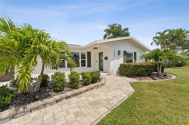 Foto del edificio - 3800 Bayshore Blvd NE